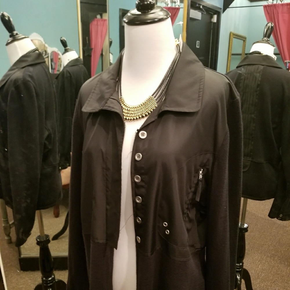 Blu ice black sweater